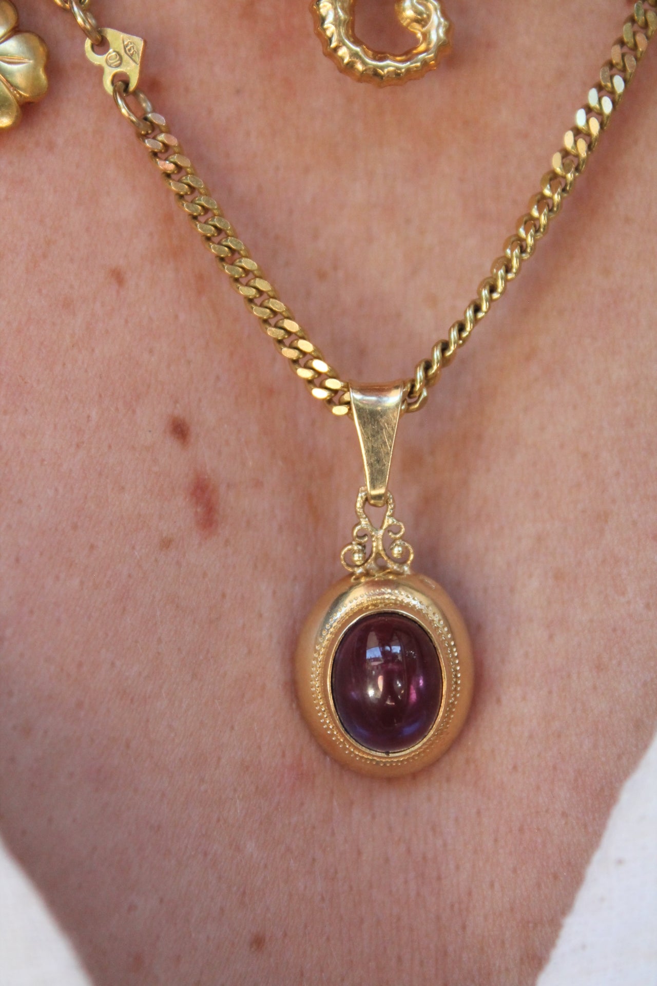 Cabochon Amethyst Pendant