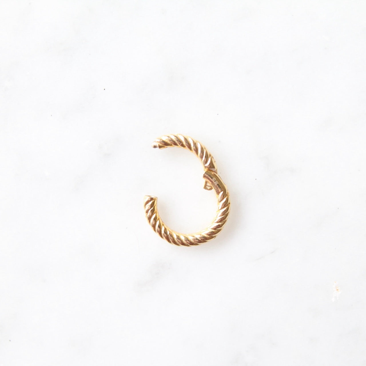 Bold Twist Connector