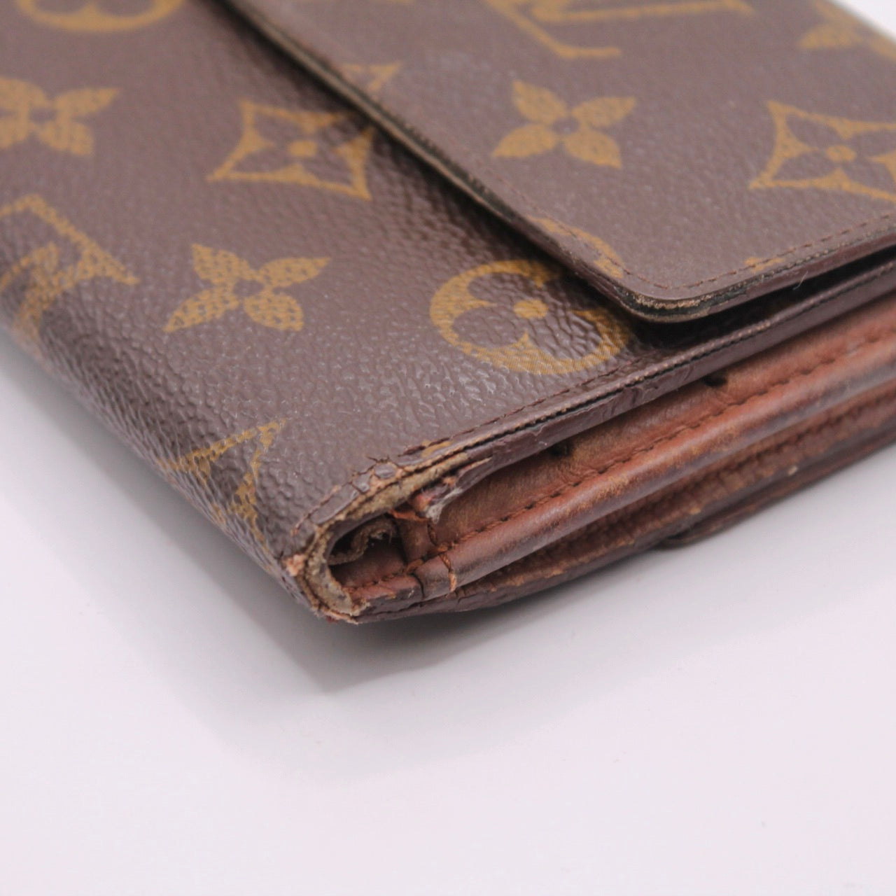 Louis Vuitton Monogram Elise Trifold Wallet