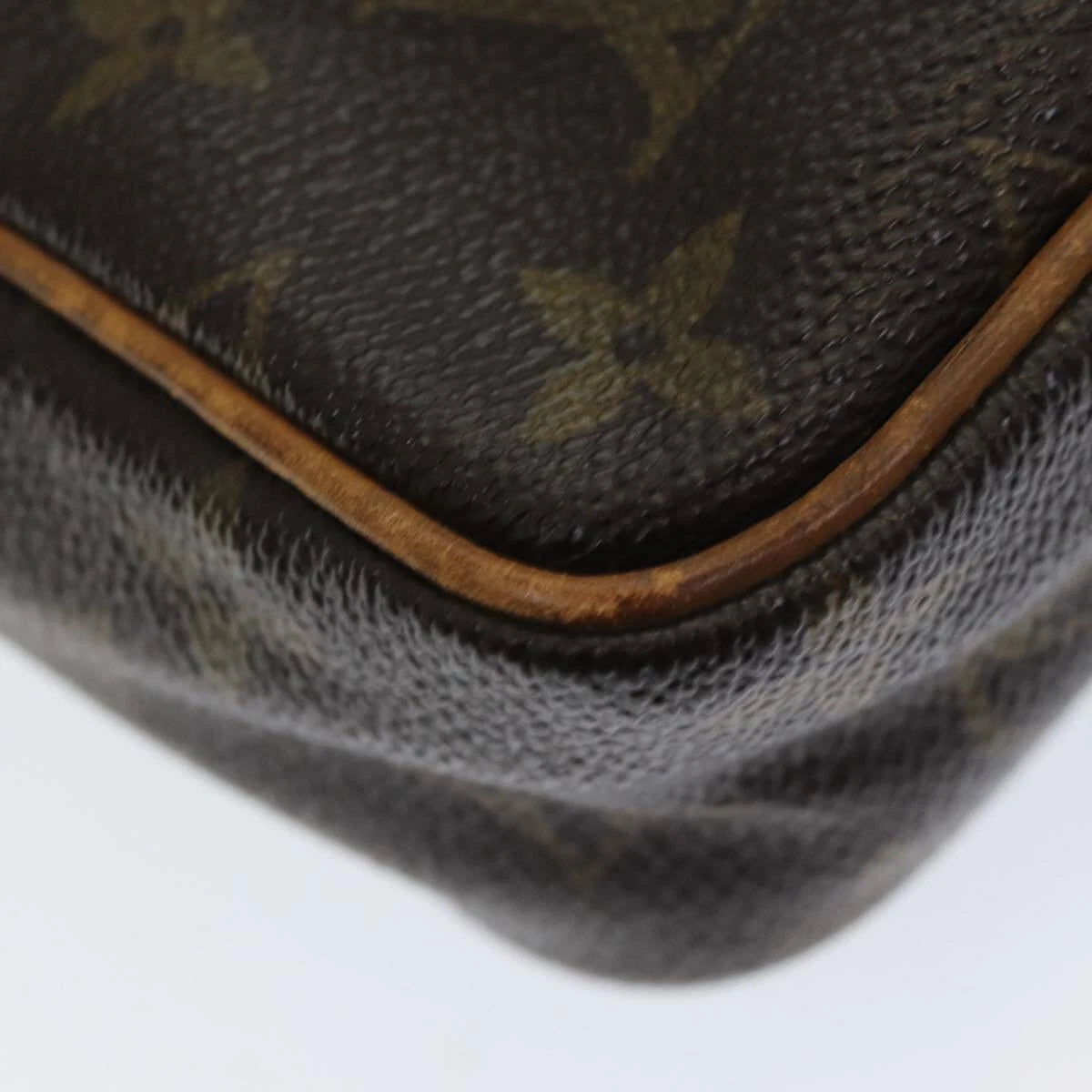 Louis Vuitton Compiegne 23 Clutch