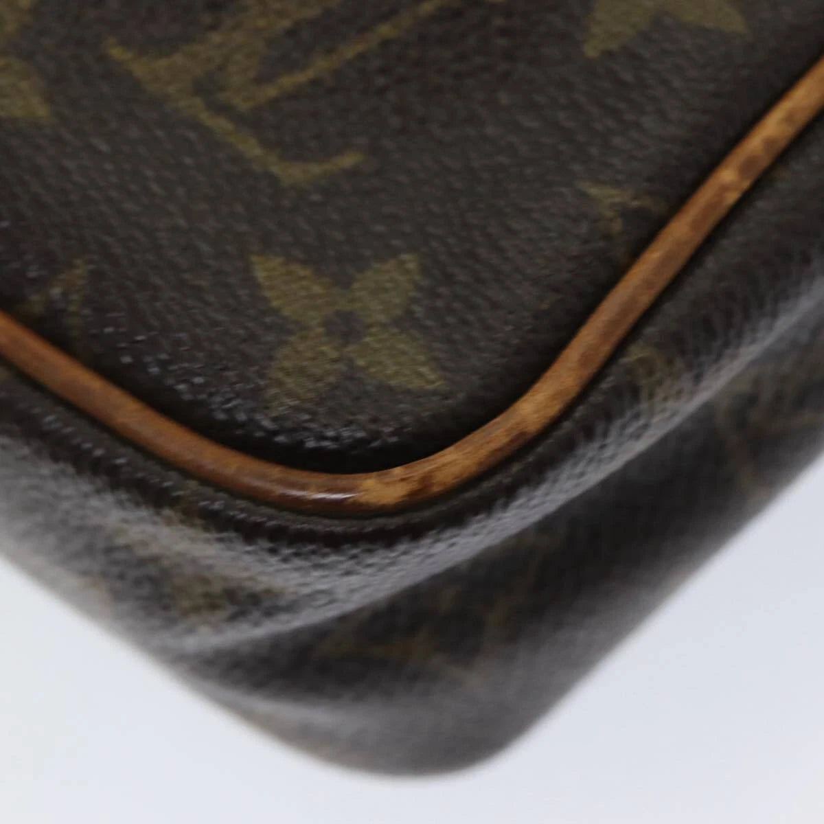 Louis Vuitton Compiegne 23 Clutch