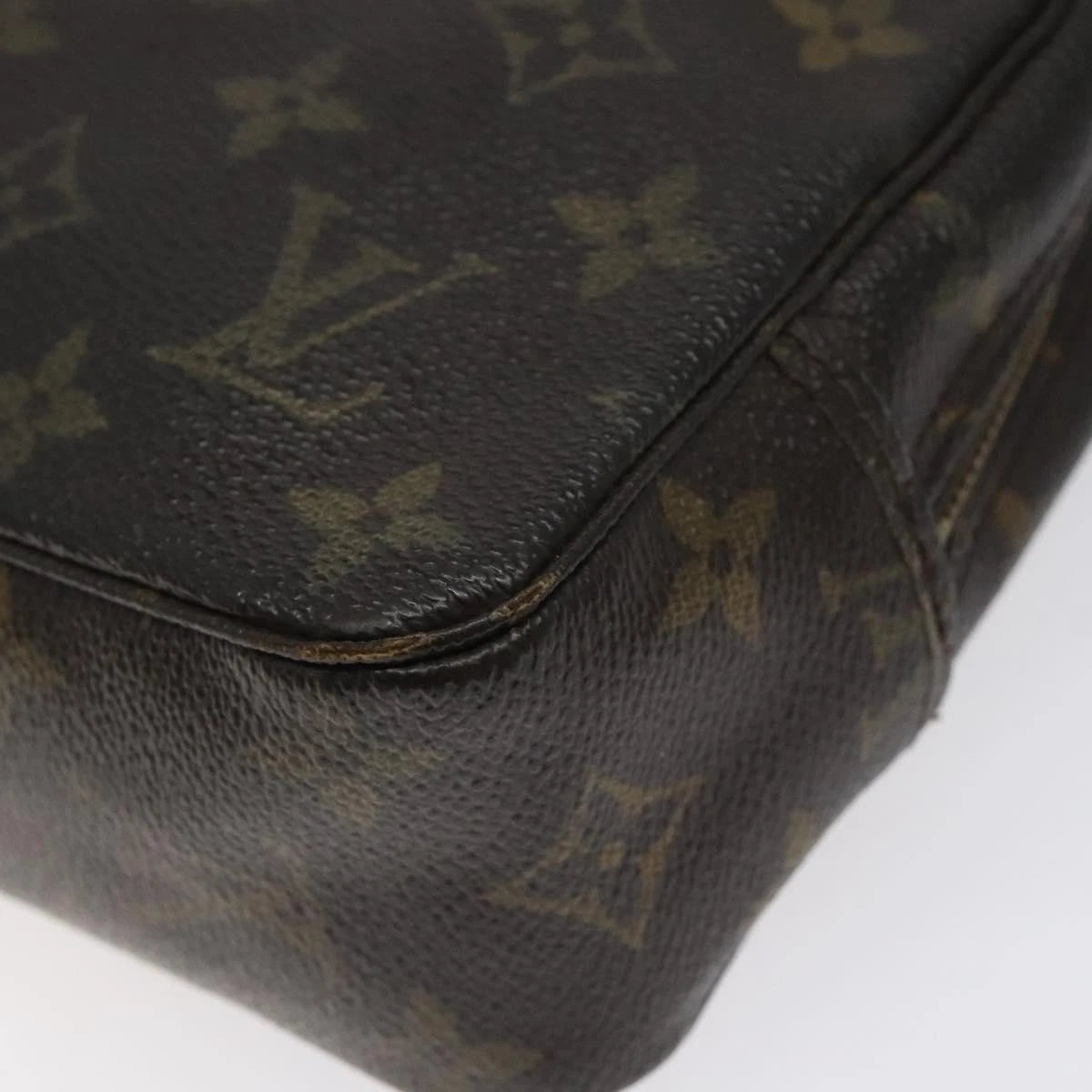 Louis Vuitton Trousse Toilette 23 Clutch