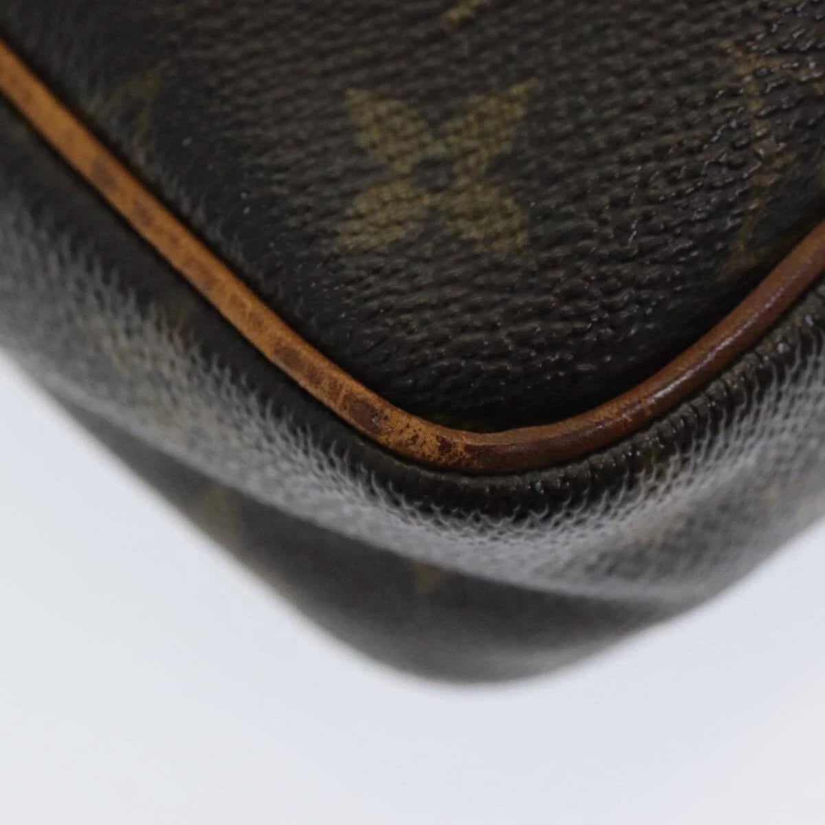 Louis Vuitton Compiegne 23 Clutch