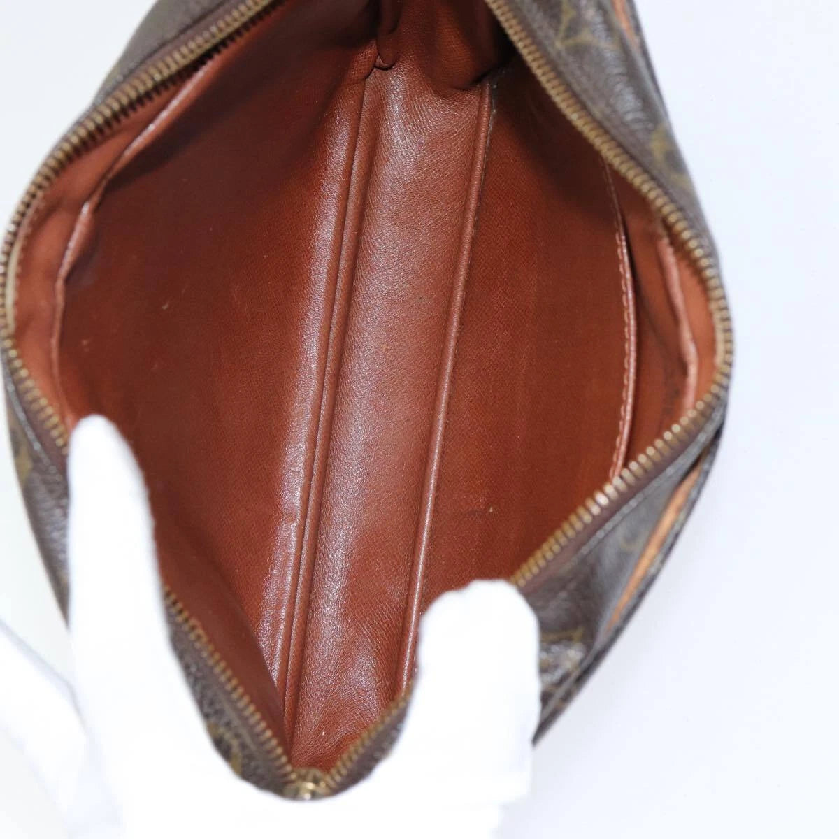 Louis Vuitton Compiegne 23 Clutch