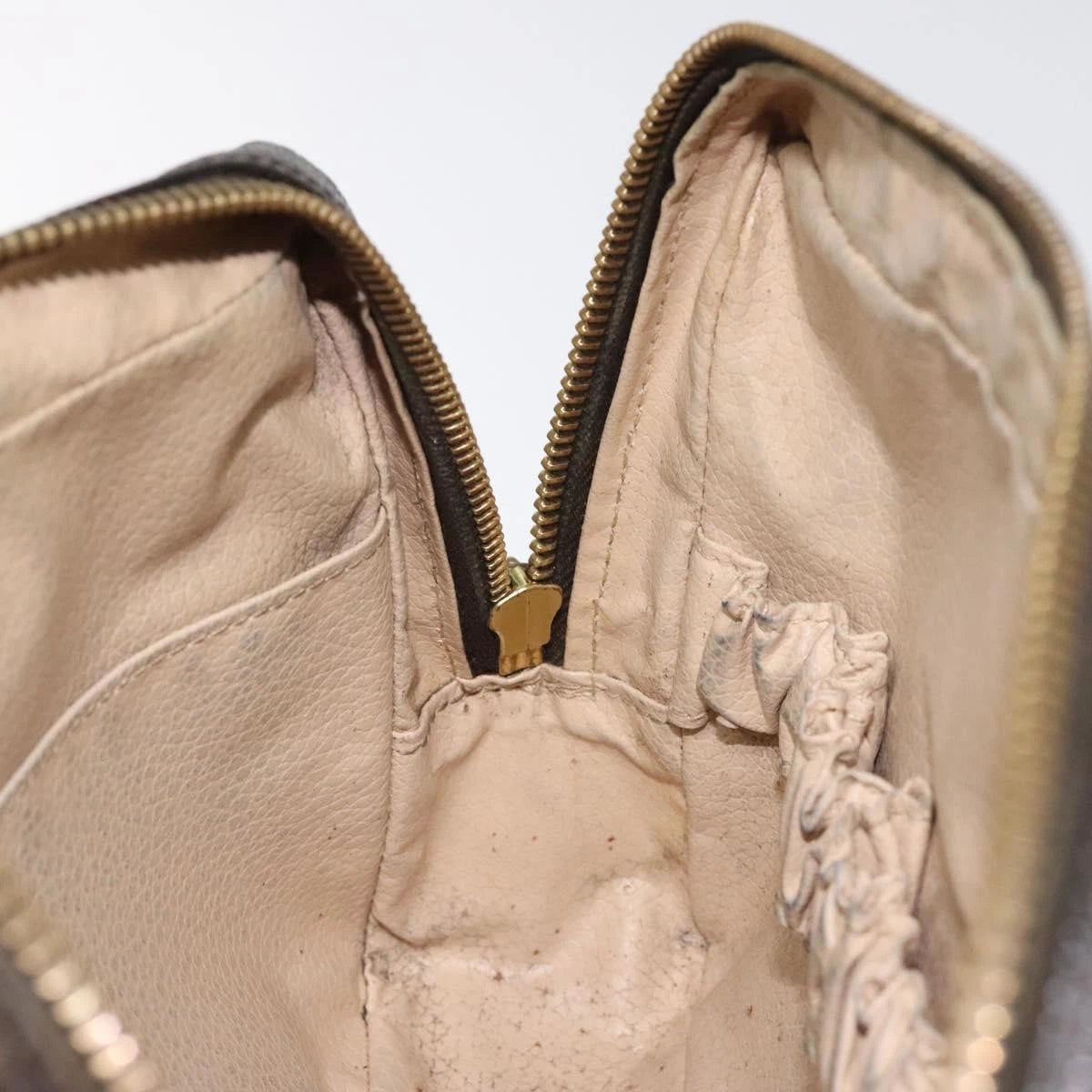 Louis Vuitton Trousse Toilette 23 Clutch