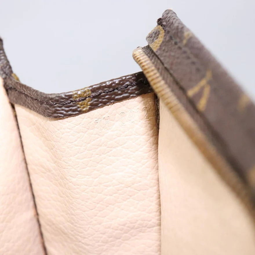 Louis Vuitton Poche Toilette 26