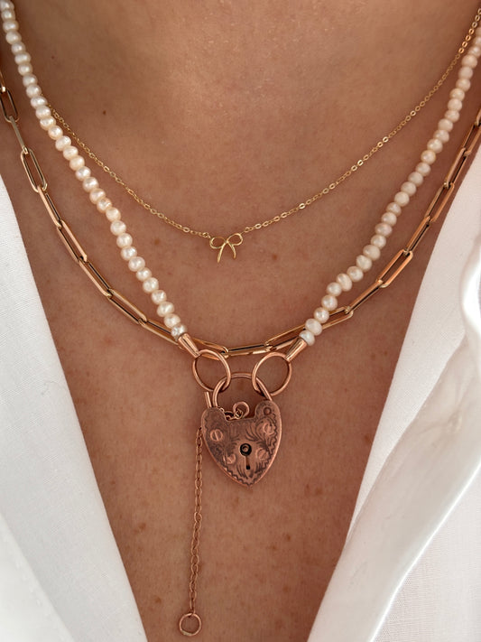 Bow Necklace
