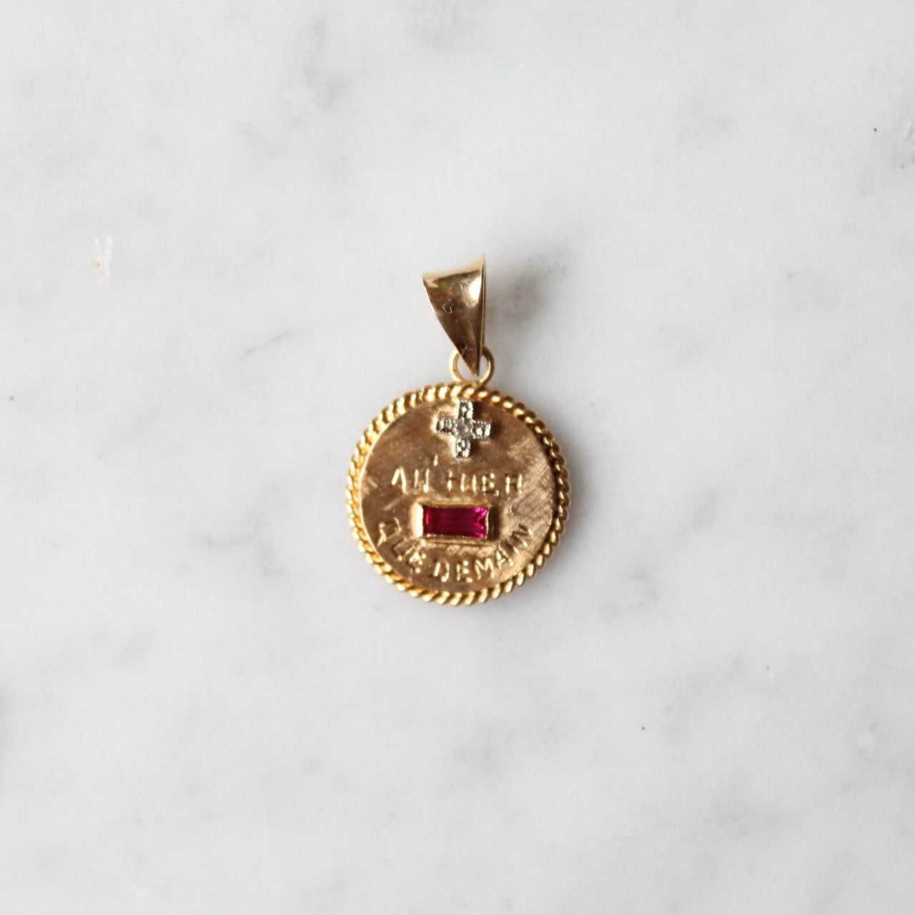 Augis Pendant