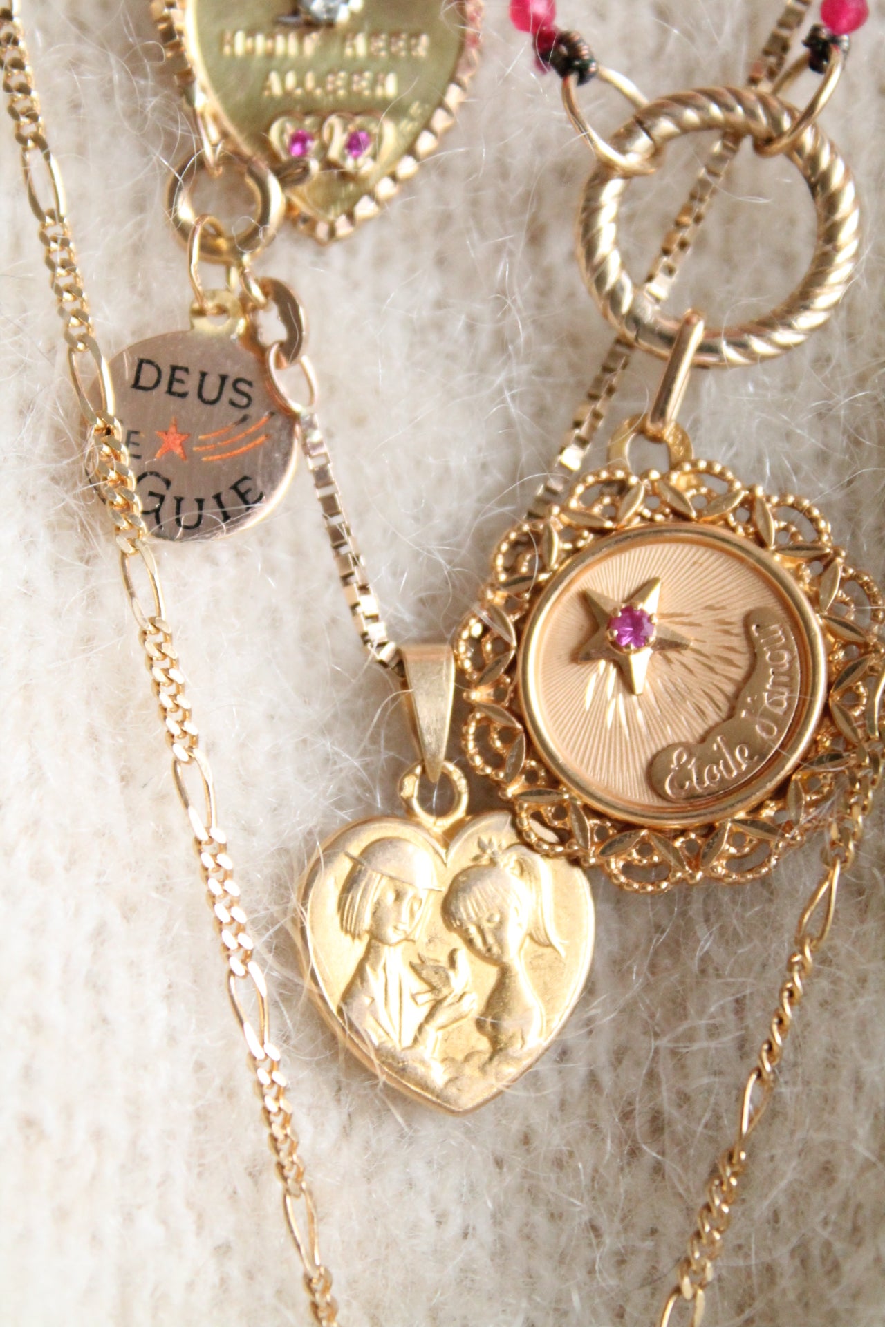 "Deus te Guie" Disk Pendant