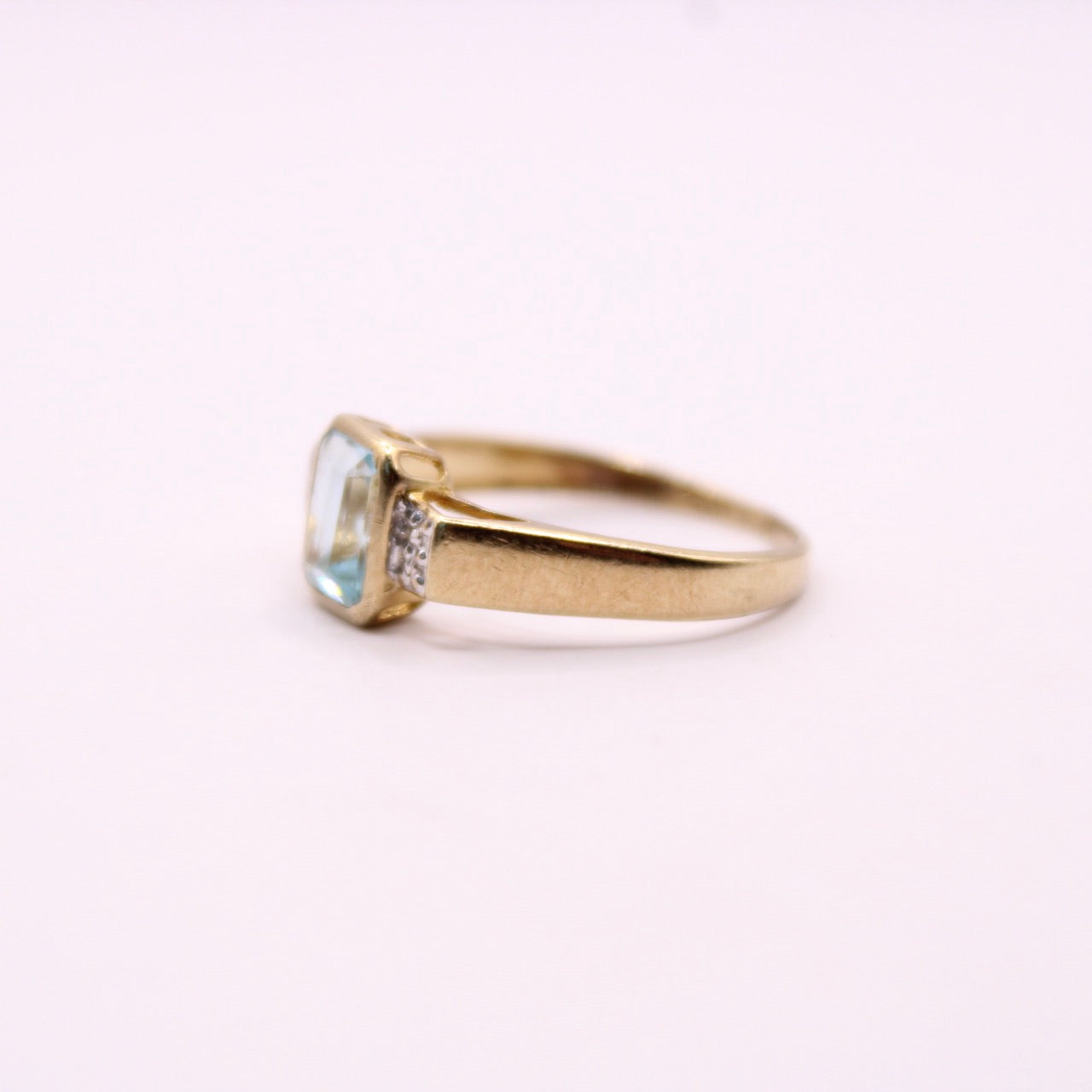 Single Aquamarine Ring