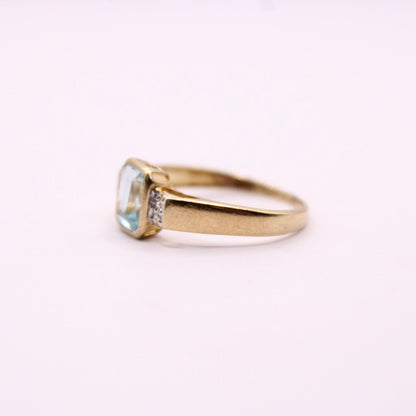 Single Aquamarine Ring