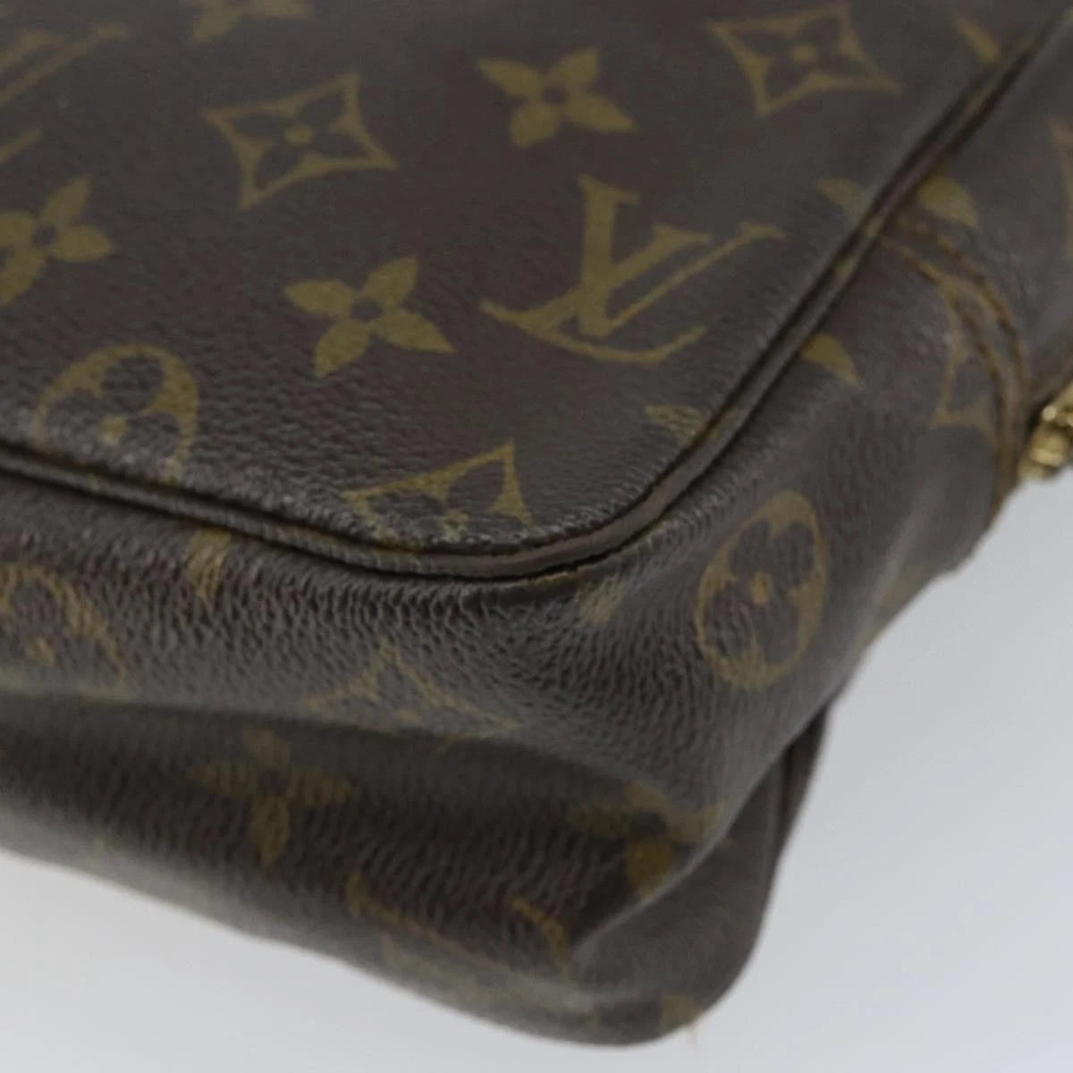 Louis Vuitton Trousse Toilette 28