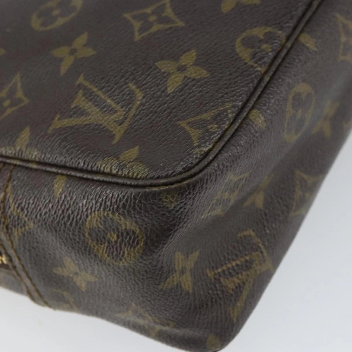 Louis Vuitton Trousse Toilette 28