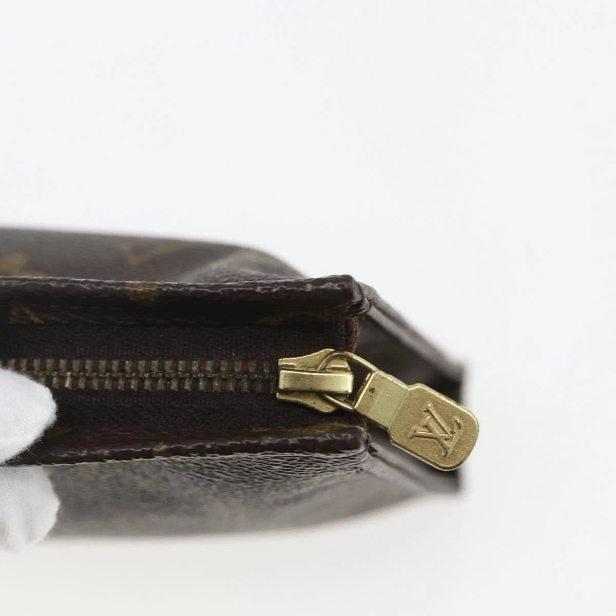 Louis Vuitton Poche Toilette 26