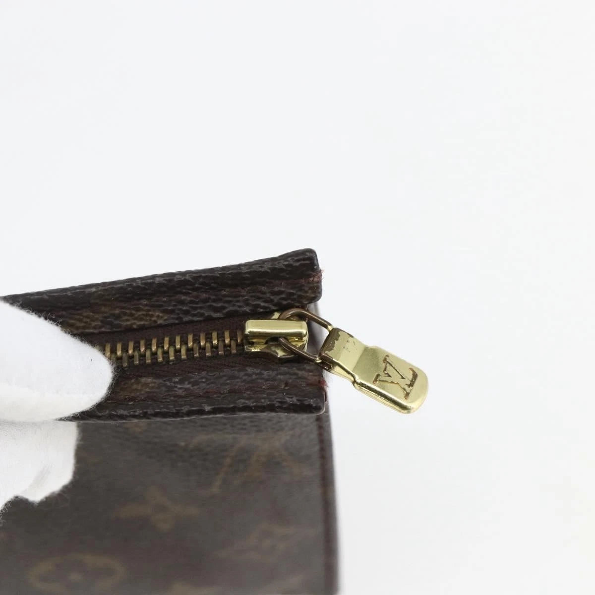 Louis Vuitton Poche Toilette 19