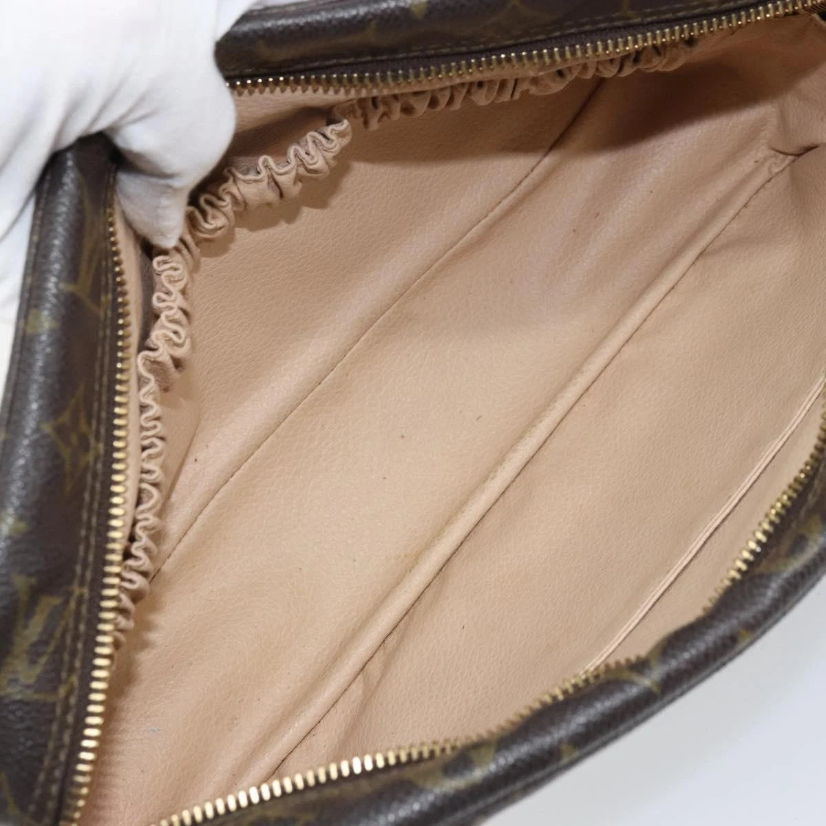 Louis Vuitton Trousse Toilette 28