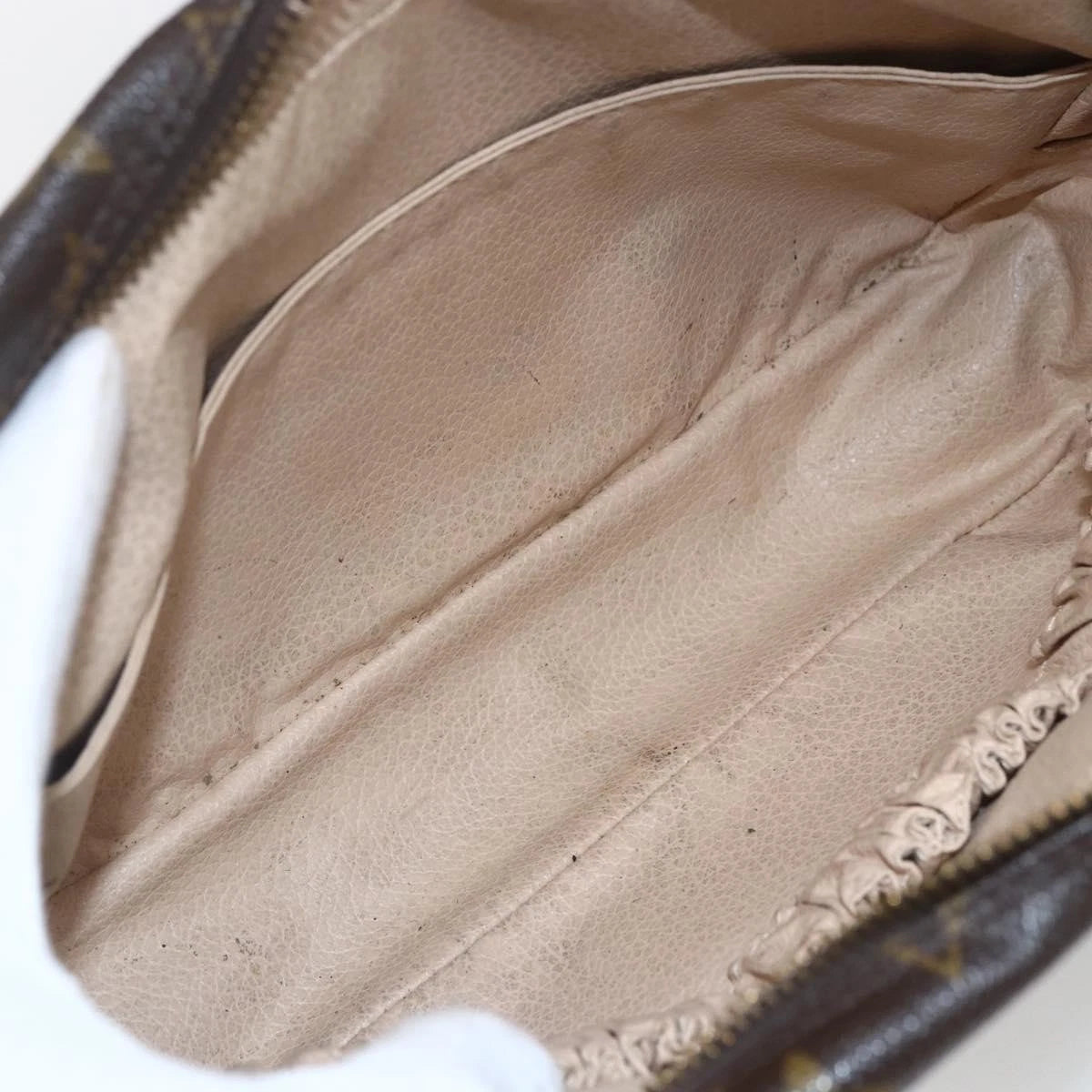 Louis Vuitton Trousse Toilette 23