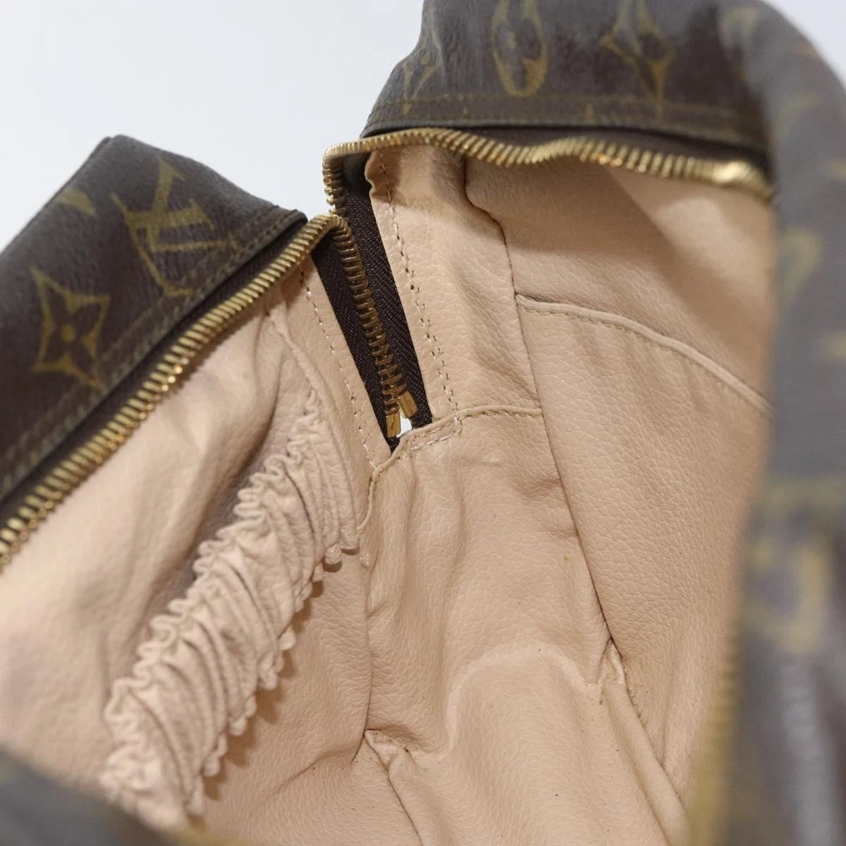 Louis Vuitton Trousse Toilette 28