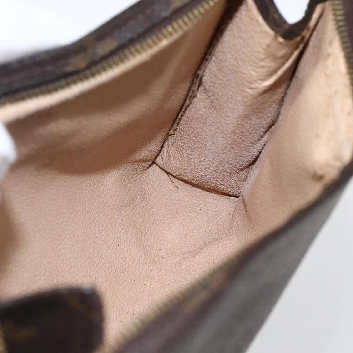 Louis Vuitton Poche Toilette 19