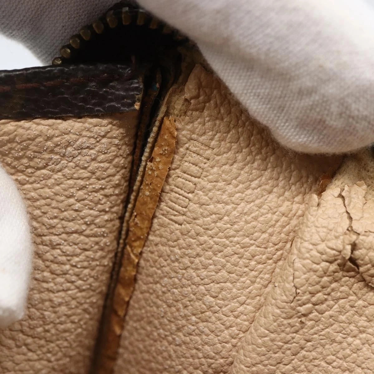 Louis Vuitton Poche Toilette 19