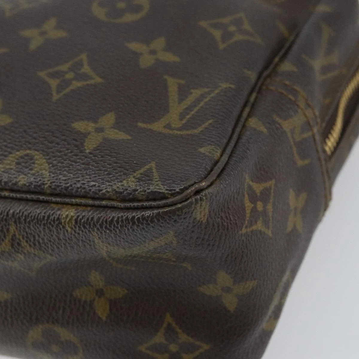 Louis Vuitton Trousse Toilette 28